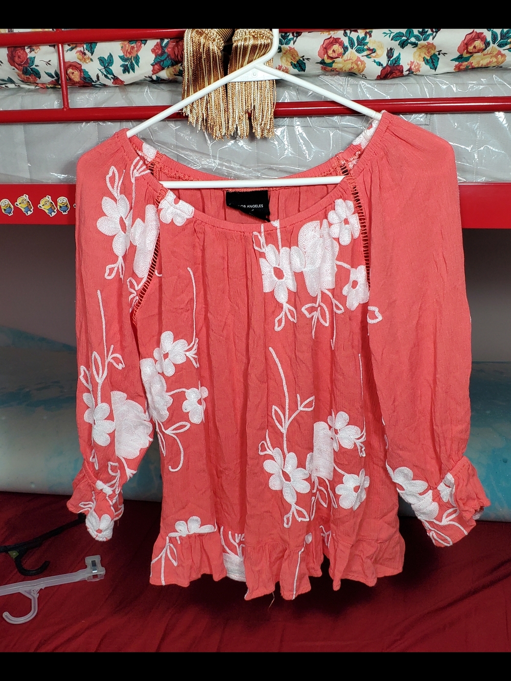 Liv Los Angeles Women’s Coral Floral Embroidered Peasant Blouse Size Medium